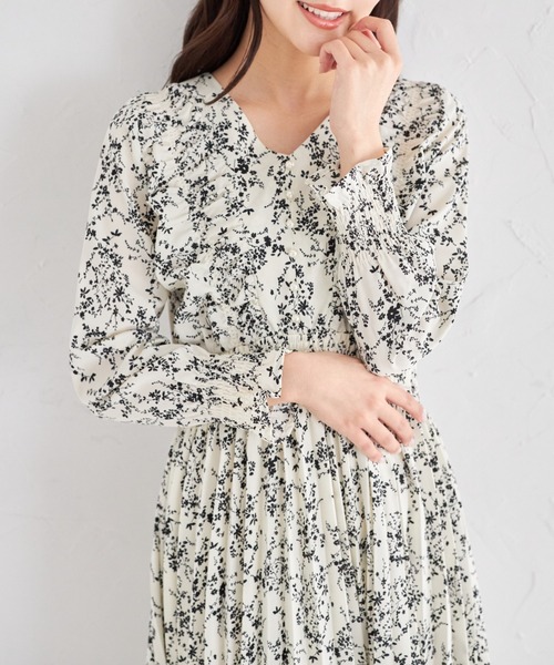 パール付きフラワープリントシャーリングギャザープリーツワンピース（ワンピース）｜tocco closet（トッコ クローゼット）