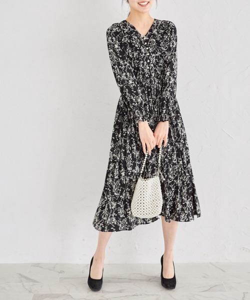 パール付きフラワープリントシャーリングギャザープリーツワンピース（ワンピース）｜tocco closet（トッコ クローゼット）