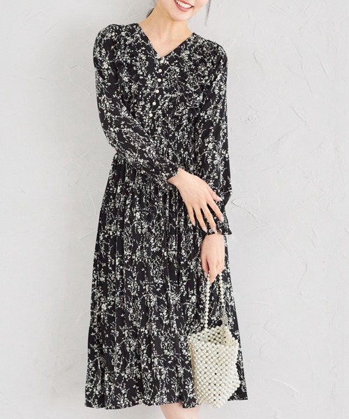 パール付きフラワープリントシャーリングギャザープリーツワンピース（ワンピース）｜tocco closet（トッコ クローゼット）