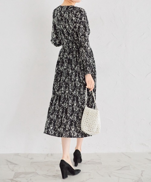 パール付きフラワープリントシャーリングギャザープリーツワンピース（ワンピース）｜tocco closet（トッコ クローゼット）