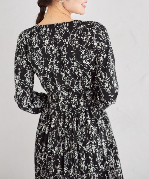 パール付きフラワープリントシャーリングギャザープリーツワンピース（ワンピース）｜tocco closet（トッコ クローゼット）