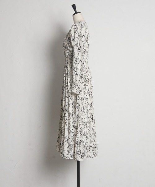 パール付きフラワープリントシャーリングギャザープリーツワンピース（ワンピース）｜tocco closet（トッコ クローゼット）