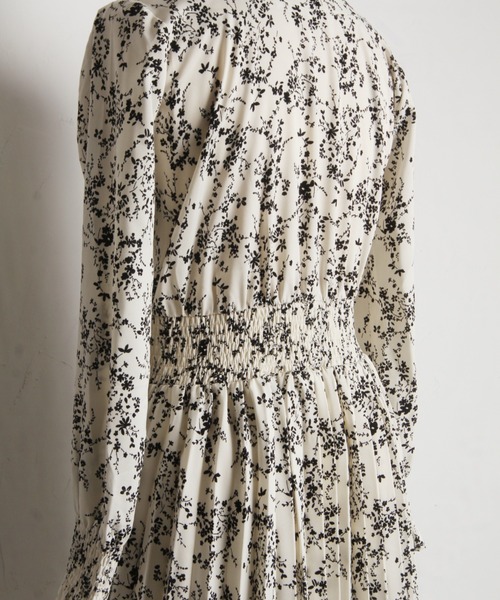 パール付きフラワープリントシャーリングギャザープリーツワンピース（ワンピース）｜tocco closet（トッコ クローゼット）