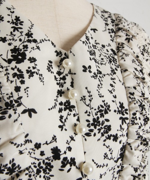 パール付きフラワープリントシャーリングギャザープリーツワンピース（ワンピース）｜tocco closet（トッコ クローゼット）