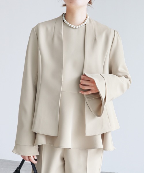 reca（レカ）の「ノーカラーフレアラインジャケット（スーツジャケット・レディース・ベージュ/ブラック・M）」の2枚目の写真