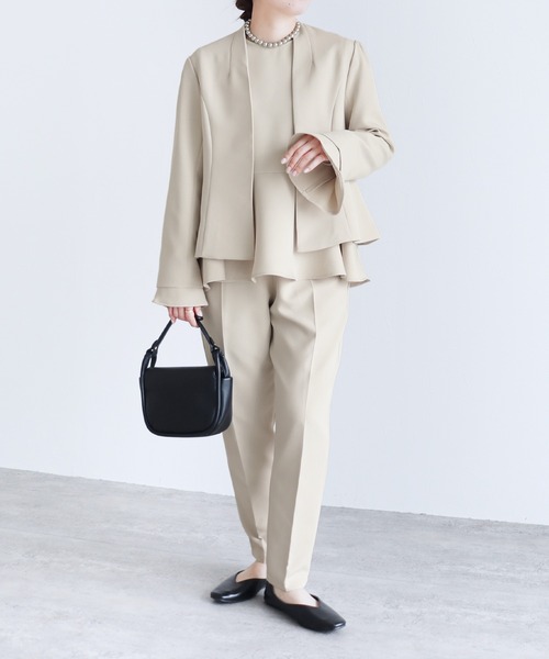 reca（レカ）の「ノーカラーフレアラインジャケット（スーツジャケット・レディース・ベージュ/ブラック・M）」の7枚目の写真
