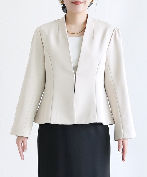 reca（レカ）の「ノーカラーフレアラインジャケット（スーツジャケット・レディース・ベージュ/ブラック・M）」の6枚目の写真