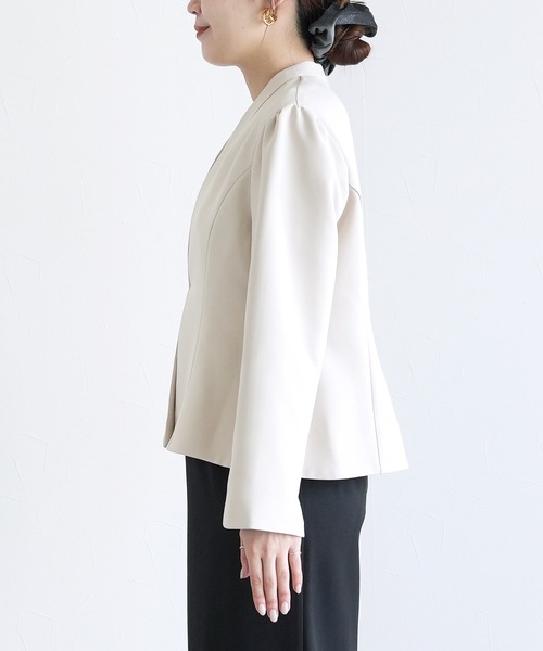 reca（レカ）の「ノーカラーフレアラインジャケット（スーツジャケット・レディース・ベージュ/ブラック・M）」の12枚目の写真