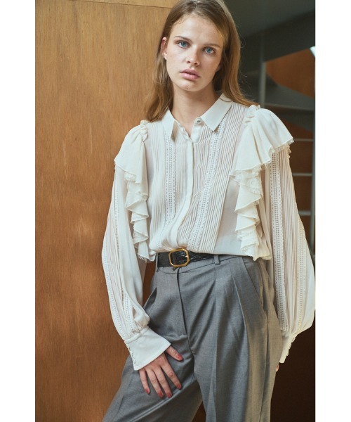 Estella.K(エステラケー)の「Loliana Blouse ラッフルレースピンタックBL(シャツ/ブラウス・レディース・オフホワイト/ブラック/モーブ系・FREE)」の1枚目の写真