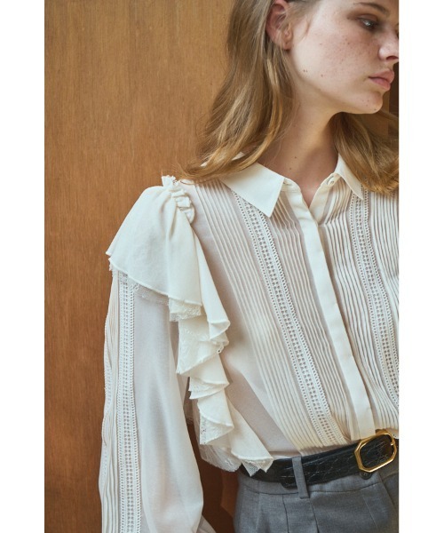 Estella.K(エステラケー)の「Loliana Blouse ラッフルレースピンタックBL(シャツ/ブラウス・レディース・オフホワイト/ブラック/モーブ系・FREE)」の7枚目の写真