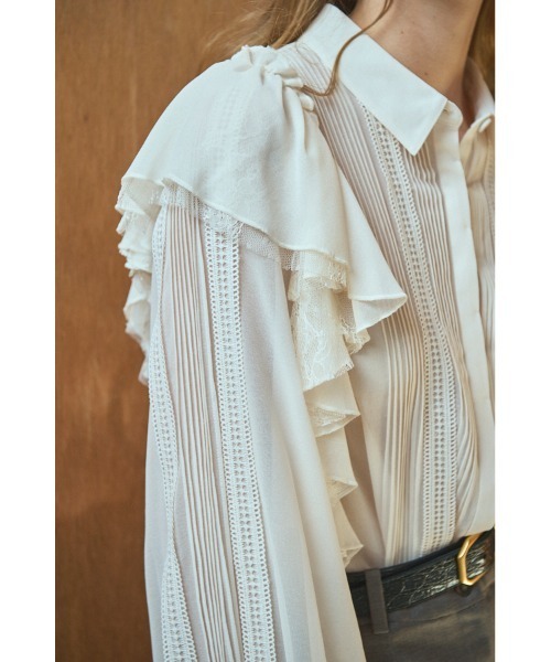Estella.K(エステラケー)の「Loliana Blouse ラッフルレースピンタックBL(シャツ/ブラウス・レディース・オフホワイト/ブラック/モーブ系・FREE)」の9枚目の写真