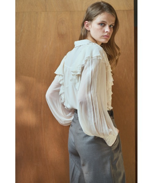 Estella.K(エステラケー)の「Loliana Blouse ラッフルレースピンタックBL(シャツ/ブラウス・レディース・オフホワイト/ブラック/モーブ系・FREE)」の5枚目の写真