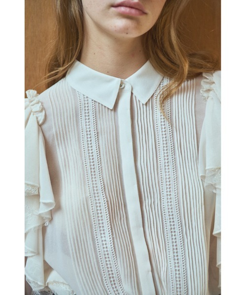 Estella.K(エステラケー)の「Loliana Blouse ラッフルレースピンタックBL(シャツ/ブラウス・レディース・オフホワイト/ブラック/モーブ系・FREE)」の12枚目の写真