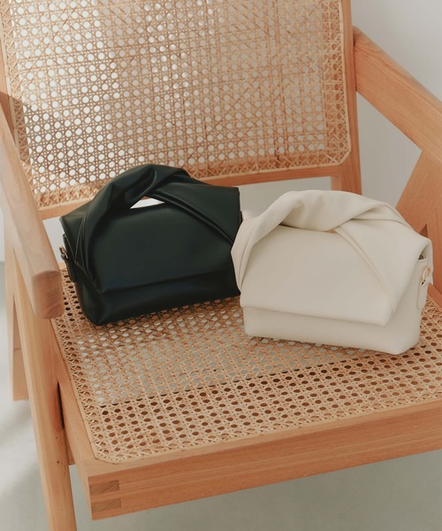 kaene（カエン）の「2wayリュバンバッグ（ショルダーバッグ・レディース・ブラック/アイボリー・FREE）」の3枚目の写真