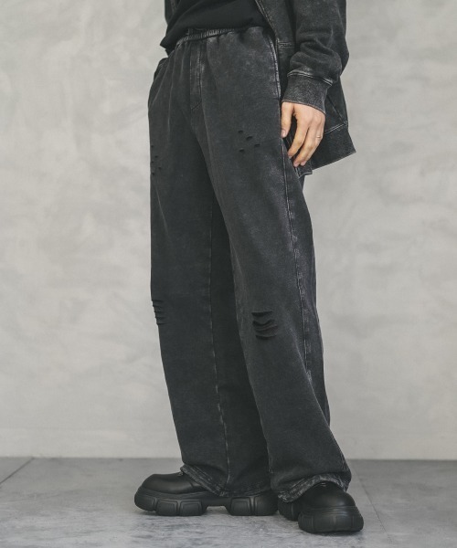 Shoowtime(ショウタイム)の「Pigment dye straight damage sweatpants / ピグメントダイストレートダメージスウェットパンツ(スウェットパンツ・メンズ・ブラック系・X-LARGE/MEDIUM)」の1枚目の写真
