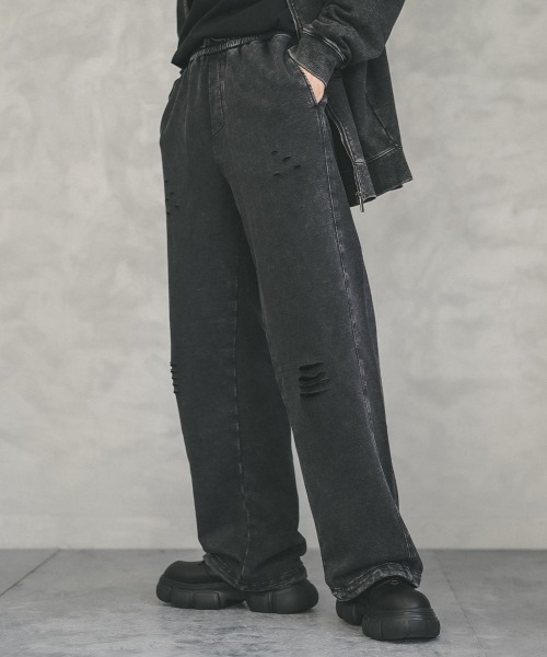 Shoowtime(ショウタイム)の「Pigment dye straight damage sweatpants / ピグメントダイストレートダメージスウェットパンツ(スウェットパンツ・メンズ・ブラック系・X-LARGE/MEDIUM)」の4枚目の写真