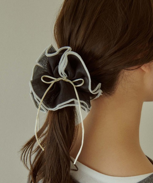 GOLDY（ゴールディ）の「リボン ハング パイピング シュシュ（シュシュ・レディース・オフホワイト/ライトブラウン/ブラック/ワイン/ベージュ・FREE）」の3枚目の写真