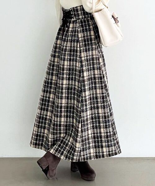 MAJESTIC LEGON（マジェスティックレゴン）の「【丈が選べる/スタイルアップが叶う】バックレースアップフレアスカート（スカート・レディース・ホワイト系その他2/グレー/オフホワイト/ブラック系その他3/ブラック系その他2/ブラック/ブラック系その他/ホワイト系その他/グレー系その他/アイボリー/ホワイト系その他3/A/ダークブラウン/ブラウン/ブラウン系その他2/ホワイト系その他4/B/ブラウン系その他5・MEDIUM/SMALL）」の15枚目の写真