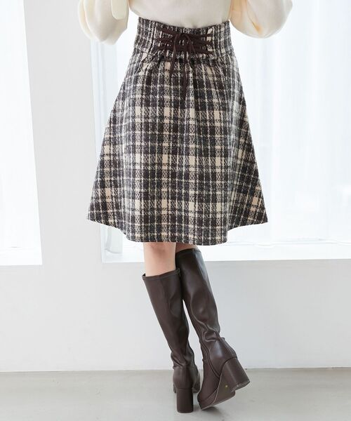 MAJESTIC LEGON（マジェスティックレゴン）の「【丈が選べる/スタイルアップが叶う】バックレースアップフレアスカート（スカート・レディース・ホワイト系その他2/グレー/オフホワイト/ブラック系その他3/ブラック系その他2/ブラック/ブラック系その他/ホワイト系その他/グレー系その他/アイボリー/ホワイト系その他3/A/ダークブラウン/ブラウン/ブラウン系その他2/ホワイト系その他4/B/ブラウン系その他5・MEDIUM/SMALL）」の16枚目の写真