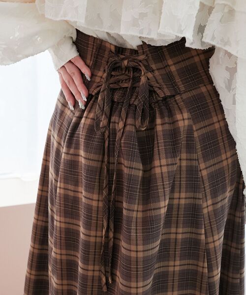 MAJESTIC LEGON（マジェスティックレゴン）の「バックレースアップフレアスカート（スカート・レディース・ホワイト系その他2/グレー/オフホワイト/ブラック系その他3/ブラック系その他2/ブラック/ブラック系その他/ホワイト系その他/グレー系その他/アイボリー/ホワイト系その他3/A/ダークブラウン/ブラウン/ブラウン系その他2/ホワイト系その他4/B/ブラウン系その他5・MEDIUM/SMALL）」の21枚目の写真