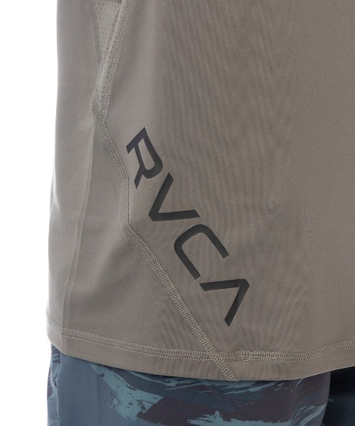 RVCA(ルーカ)の「RVCA メンズ 【VA SPORT】 PORT VENT SS 【2025年春夏モデル】/ルーカ伸縮吸汗抗菌性半袖Tシャツ(Tシャツ/カットソー・メンズ・ホワイト/ブラック/グレー系その他・SMALL/MEDIUM/LARGE/X-LARGE)」の5枚目の写真