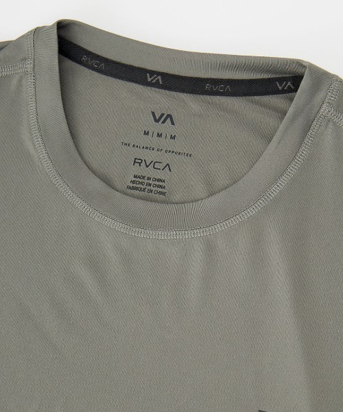 RVCA(ルーカ)の「RVCA メンズ 【VA SPORT】 PORT VENT SS 【2025年春夏モデル】/ルーカ伸縮吸汗抗菌性半袖Tシャツ(Tシャツ/カットソー・メンズ・ホワイト/ブラック/グレー系その他・SMALL/MEDIUM/LARGE/X-LARGE)」の4枚目の写真