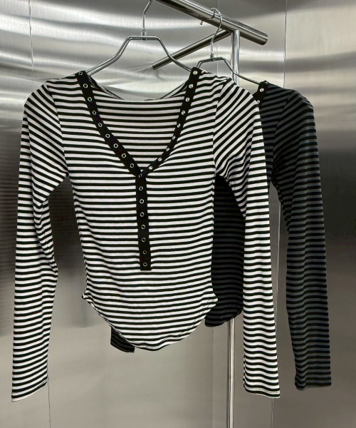 Never mind the XU / Chikashitsu+(ネバーマインド ザ エックスユー / チカシツプラス)の「【nmtc+】v neck border long sleeve T / 【エヌエムティーシープラス】ブイネックボーダー長袖Tシャツ(Tシャツ/カットソー・レディース・ホワイト×ブラック/チャコールグレー×ブラック・ONE SIZE)」の14枚目の写真