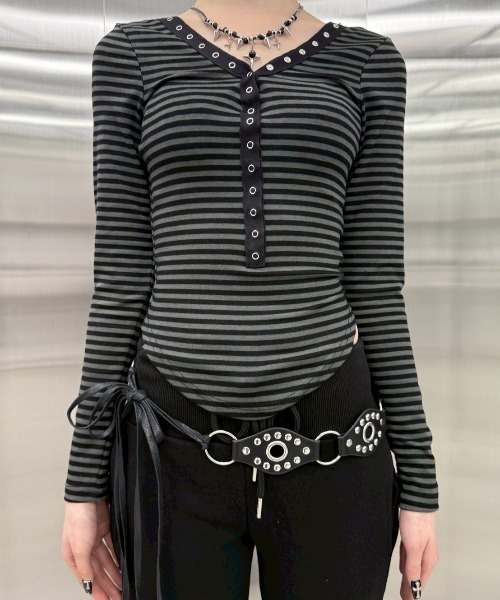 Never mind the XU / Chikashitsu+(ネバーマインド ザ エックスユー / チカシツプラス)の「【nmtc+】v neck border long sleeve T / 【エヌエムティーシープラス】ブイネックボーダー長袖Tシャツ(Tシャツ/カットソー・レディース・ホワイト×ブラック/チャコールグレー×ブラック・ONE SIZE)」の9枚目の写真