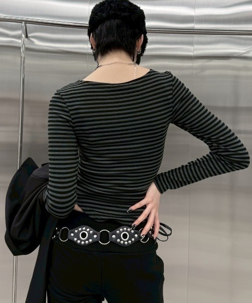 Never mind the XU / Chikashitsu+(ネバーマインド ザ エックスユー / チカシツプラス)の「【nmtc+】v neck border long sleeve T / 【エヌエムティーシープラス】ブイネックボーダー長袖Tシャツ(Tシャツ/カットソー・レディース・ホワイト×ブラック/チャコールグレー×ブラック・ONE SIZE)」の4枚目の写真