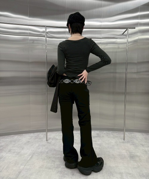 Never mind the XU / Chikashitsu+(ネバーマインド ザ エックスユー / チカシツプラス)の「【nmtc+】v neck border long sleeve T / 【エヌエムティーシープラス】ブイネックボーダー長袖Tシャツ(Tシャツ/カットソー・レディース・ホワイト×ブラック/チャコールグレー×ブラック・ONE SIZE)」の7枚目の写真