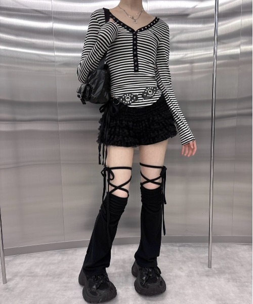 Never mind the XU / Chikashitsu+(ネバーマインド ザ エックスユー / チカシツプラス)の「【nmtc+】v neck border long sleeve T / 【エヌエムティーシープラス】ブイネックボーダー長袖Tシャツ(Tシャツ/カットソー・レディース・ホワイト×ブラック/チャコールグレー×ブラック・ONE SIZE)」の18枚目の写真