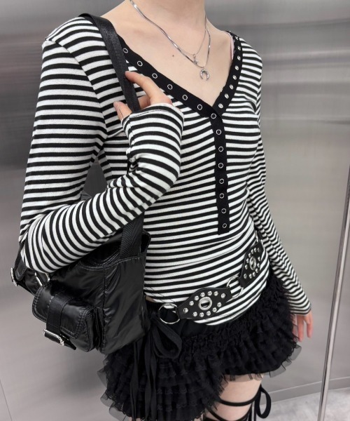 Never mind the XU / Chikashitsu+(ネバーマインド ザ エックスユー / チカシツプラス)の「【nmtc+】v neck border long sleeve T / 【エヌエムティーシープラス】ブイネックボーダー長袖Tシャツ(Tシャツ/カットソー・レディース・ホワイト×ブラック/チャコールグレー×ブラック・ONE SIZE)」の20枚目の写真