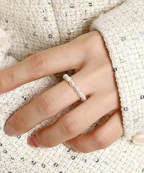 Forcement(フォースメント)の「パールライン ミニマルリング(リング・レディース・ホワイト・ONESIZE)」の1枚目の写真