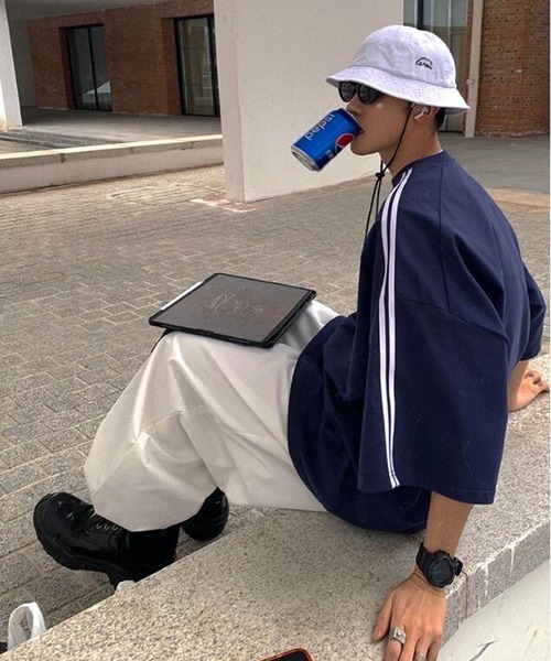 CERCA(チェルカ)の「【NOWLE】ライン柄 スポーティー ビッグ ゲームシャツ/サッカーシャツ(Tシャツ/カットソー・メンズ・グレー/ネイビー・LARGE/X-LARGE)」の3枚目の写真