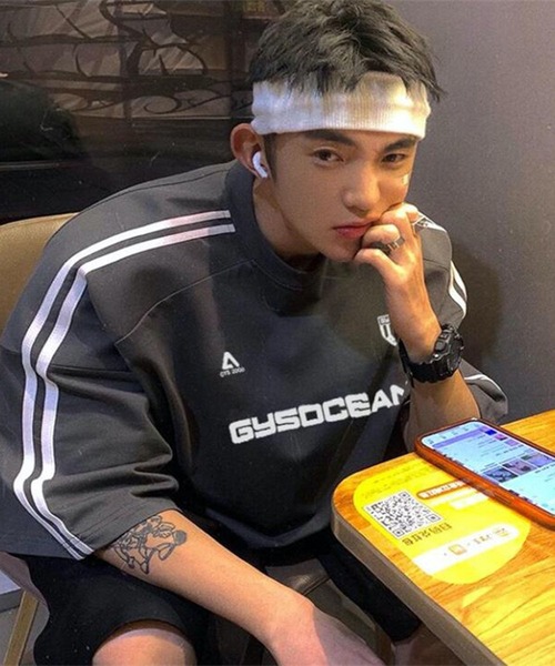 CERCA(チェルカ)の「【NOWLE】ライン柄 スポーティー ビッグ ゲームシャツ/サッカーシャツ(Tシャツ/カットソー・メンズ・グレー/ネイビー・LARGE/X-LARGE)」の5枚目の写真