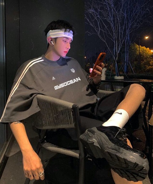 CERCA(チェルカ)の「【NOWLE】ライン柄 スポーティー ビッグ ゲームシャツ/サッカーシャツ(Tシャツ/カットソー・メンズ・グレー/ネイビー・LARGE/X-LARGE)」の12枚目の写真