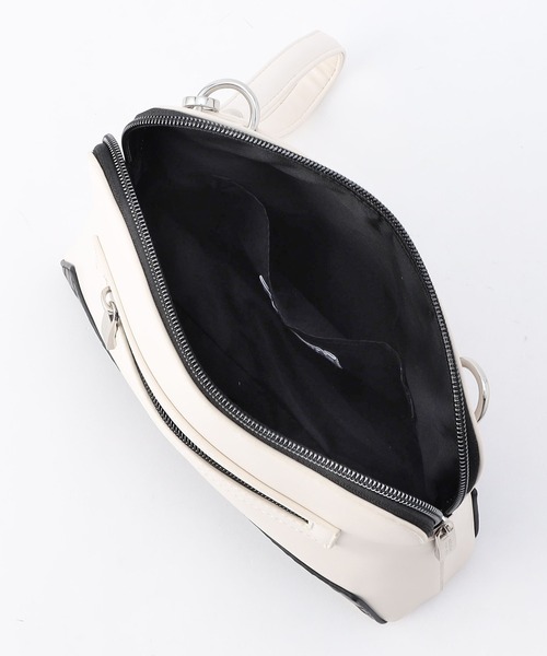 NICOLE CLUB FOR MEN(ニコルクラブフォーメン)の「トラペゾイド 2WAYミニショルダーバッグ(ショルダーバッグ・メンズ・ネイビー/ベージュ/ブラック・FREE)」の9枚目の写真