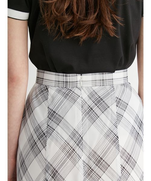 CELFORD(セルフォード)の「シアーチェックナロースカート(スカート・レディース・ダークネイビー/ホワイト/ベージュ・38/36)」の15枚目の写真