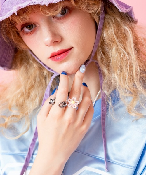 an meets zakka(アンミツザッカ)の「an meets zakka アートフラワーレジンリング(15号)(リング・レディース・ブルー/イエロー系2/クリア/オレンジ/グリーン/ピンク・15号)」の11枚目の写真