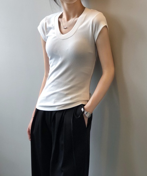FAVORITO(ファヴォリート)の「Uネック半袖TEE(Tシャツ/カットソー・レディース・ブラウン/ベージュ/ホワイト/ブラック・M/L)」の6枚目の写真