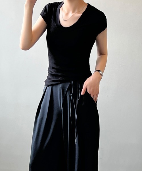 FAVORITO(ファヴォリート)の「Uネック半袖TEE(Tシャツ/カットソー・レディース・ブラウン/ベージュ/ホワイト/ブラック・M/L)」の7枚目の写真