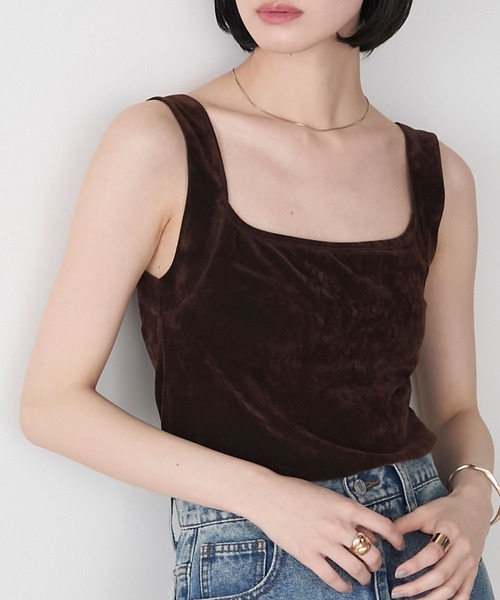 forksy.（フォルクシー）の「【 RIKA × forksy. 】カップ付き サマーベロア ラウンドスクエア ノースリーブトップス（タンクトップ・レディース・ブラック/ブラウン・FREE）」の7枚目の写真