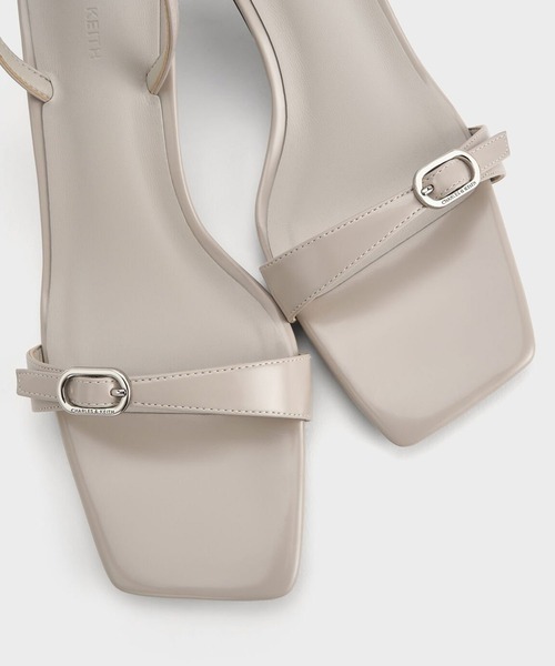 CHARLES & KEITH(チャールズ & キース)の「バックル スリングバックキトゥンヒール(サンダル・レディース・シルバー/ライトアッシュグレー/ブラック系その他7・22cm/22.5cm/23cm/23.5cm/24.5cm/25cm/25.5cm/26.5cm)」の11枚目の写真