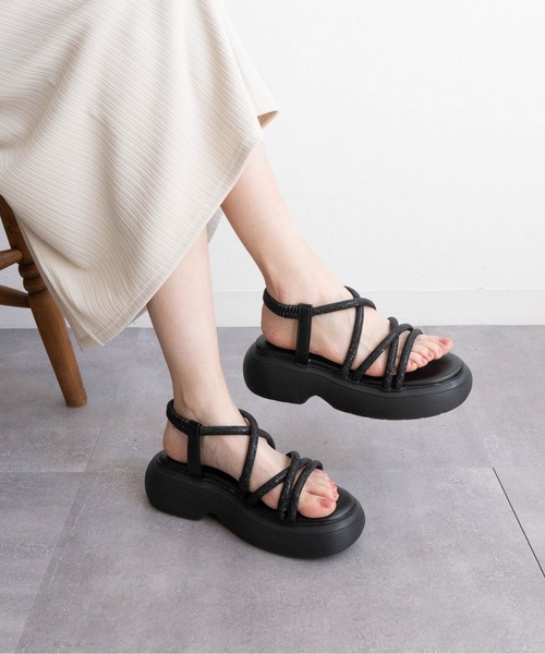Fabby fabby(ファビィーファビィー)の「厚底ラウンドコンフォートラインストーンサンダル(サンダル・レディース・ブラック/シルバー・MEDIUM/LARGE)」の20枚目の写真