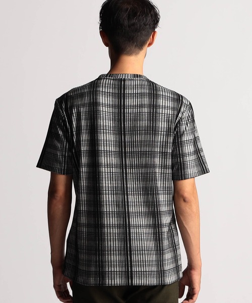 NICOLE CLUB FOR MEN（ニコルクラブフォーメン）の「【２５モデルEC限定再販売】ブリスターチェッククルーネック半袖プルオーバー（Tシャツ/カットソー・メンズ・ホワイト系1/ホワイト系2/ホワイト系3/ブラック系・MEDIUM/LARGE/X-LARGE）」の9枚目の写真