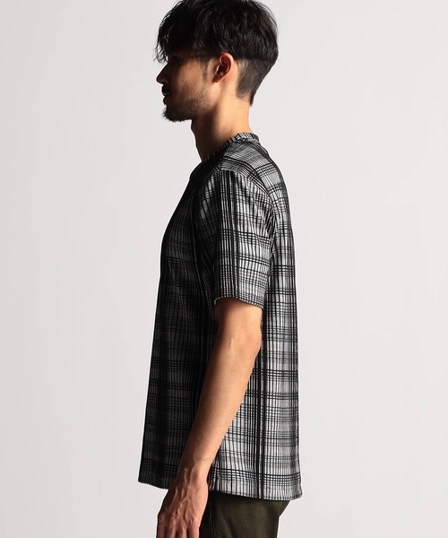 NICOLE CLUB FOR MEN（ニコルクラブフォーメン）の「【２５モデルEC限定再販売】ブリスターチェッククルーネック半袖プルオーバー（Tシャツ/カットソー・メンズ・ホワイト系1/ホワイト系2/ホワイト系3/ブラック系・MEDIUM/LARGE/X-LARGE）」の10枚目の写真