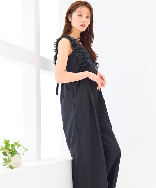 Feroux(フェルゥ)の「【洗える】フリルショルダー サロペット(サロペット/オーバーオール・レディース・ブラック系/ライトグレー系・2/1)」の3枚目の写真