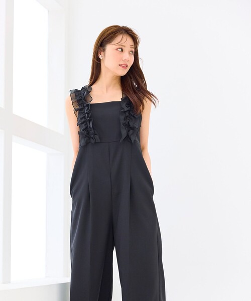 Feroux(フェルゥ)の「【洗える】フリルショルダー サロペット(サロペット/オーバーオール・レディース・ブラック系/ライトグレー系・2/1)」の4枚目の写真