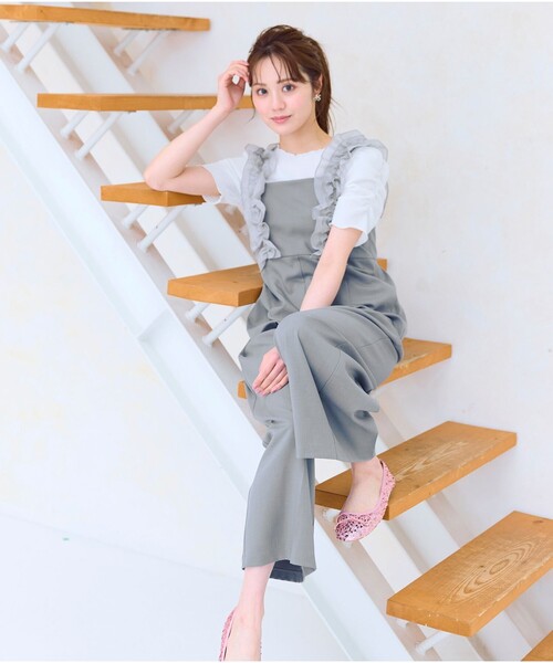 Feroux(フェルゥ)の「【洗える】フリルショルダー サロペット(サロペット/オーバーオール・レディース・ブラック系/ライトグレー系・2/1)」の6枚目の写真