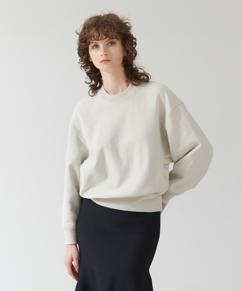 DESIGNWORKS（デザインワークス）の「裏毛ショート丈プルオーバー（Tシャツ/カットソー・レディース・グレイッシュベージュ/オレンジ・38）」の2枚目の写真